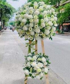 Hoa và Sự Kỳ Diệu: Kệ Hoa Chúc Mừng Cho Những Thành Tựu