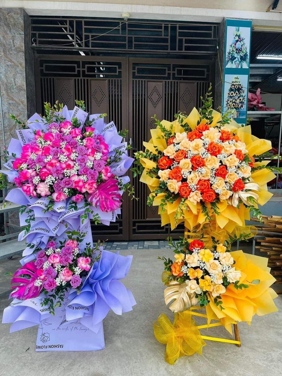 Nở Hoa Cùng Niềm Hạnh Phúc: Kệ Hoa Chúc Mừng Đánh Dấu Ngày Quan Trọng