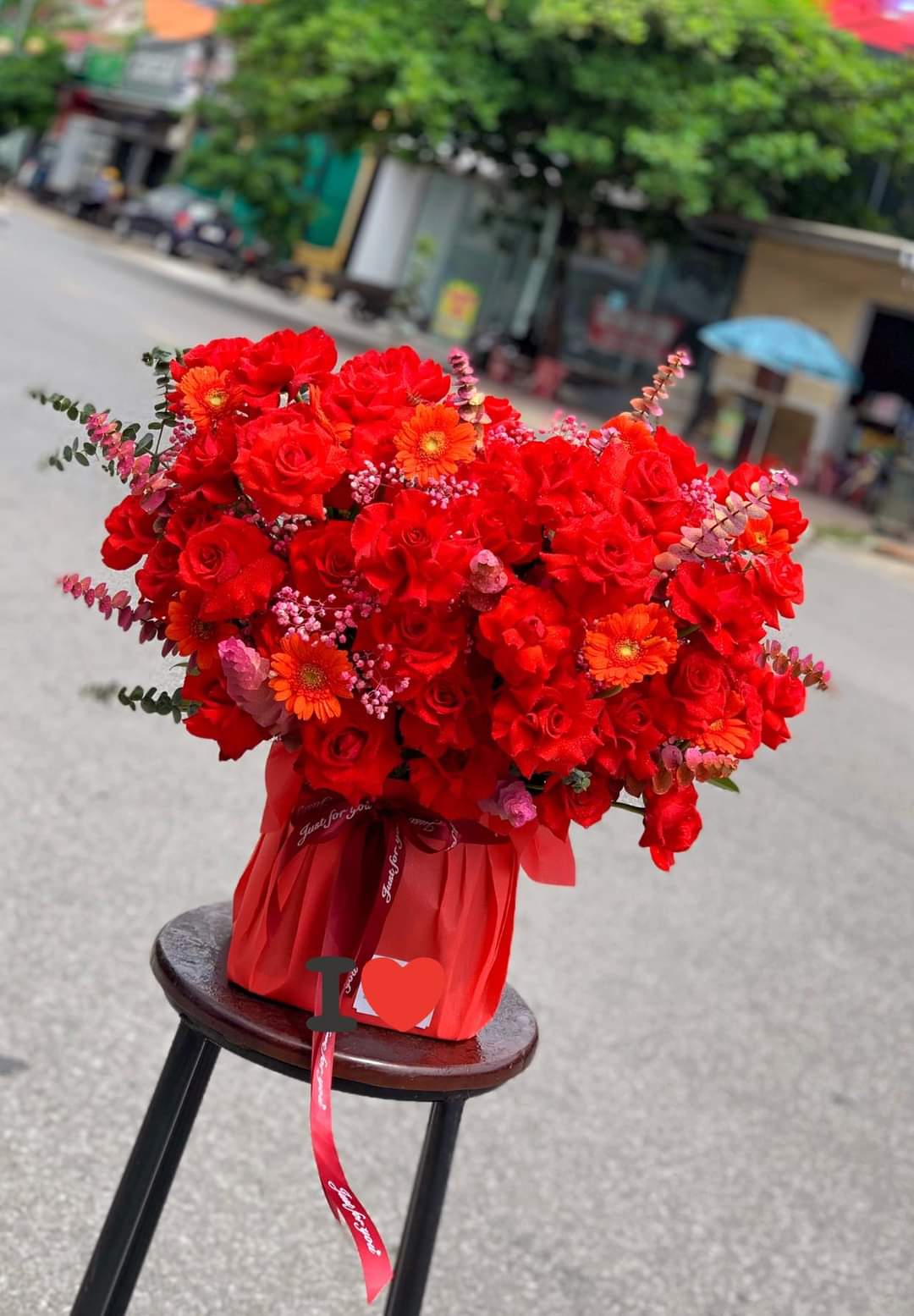 Màu Sắc Và Tinh Tế: Giỏ Hoa Tươi Cho Tâm Hồn 01