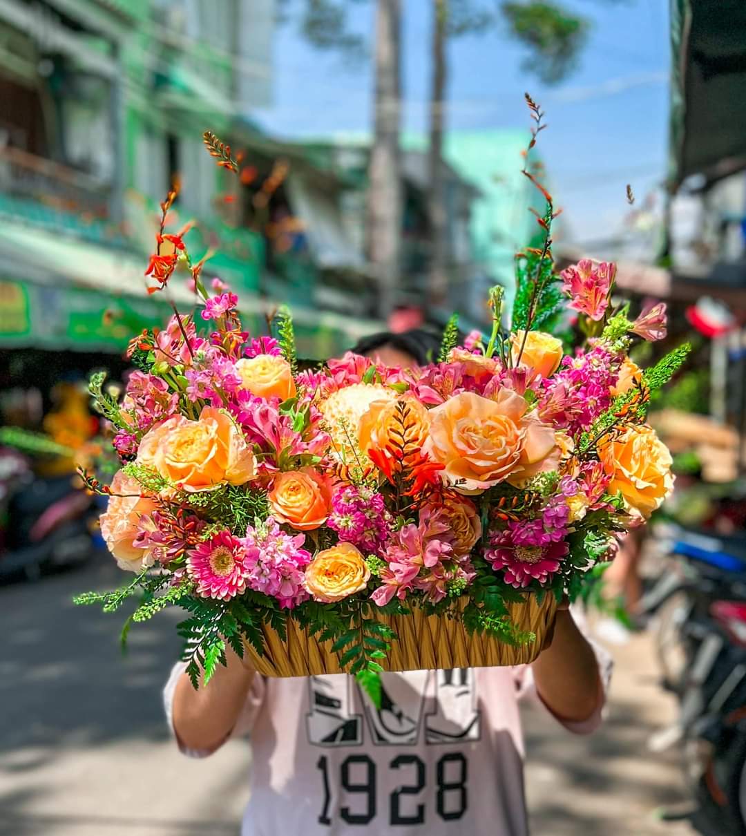 Giỏ hoa sinh nhật 1 - Hoa Tươi Cho Những Dịp Quan Trọng - Ảnh 8