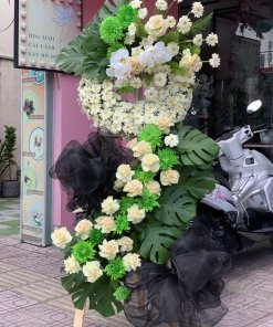 Kệ Hoa Chia Buồn Trong Kỷ Niệm (02)