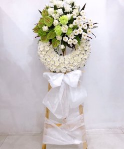 Kệ Hoa Chia Buồn Trong Kỷ Niệm