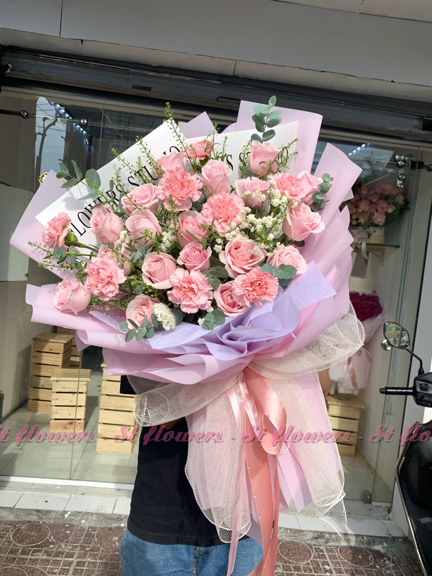 Bó hoa phong cách hiện đại - Ảnh 2