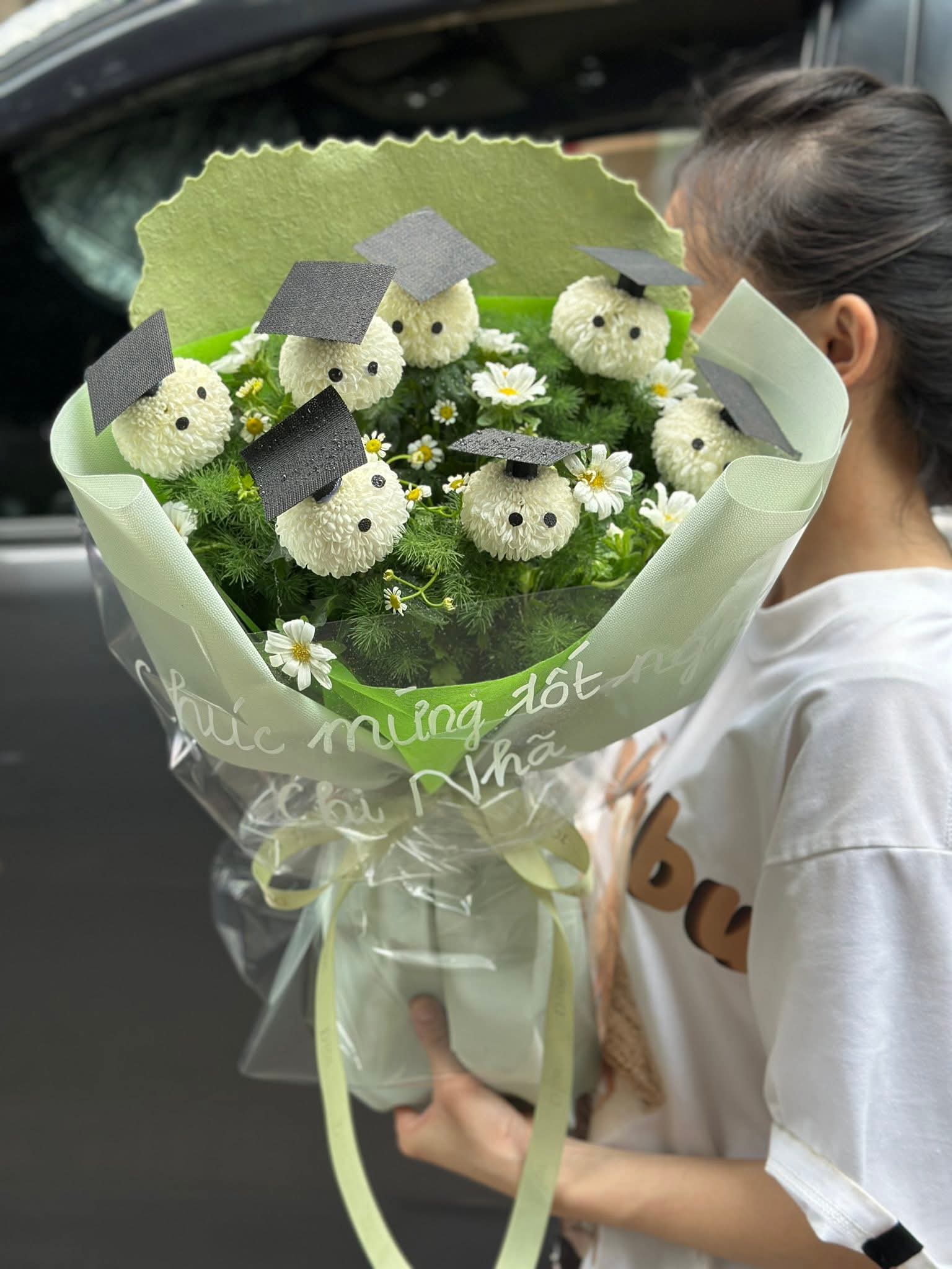 Bó Hoa Cừu Tốt Nghiệp Đáng Yêu