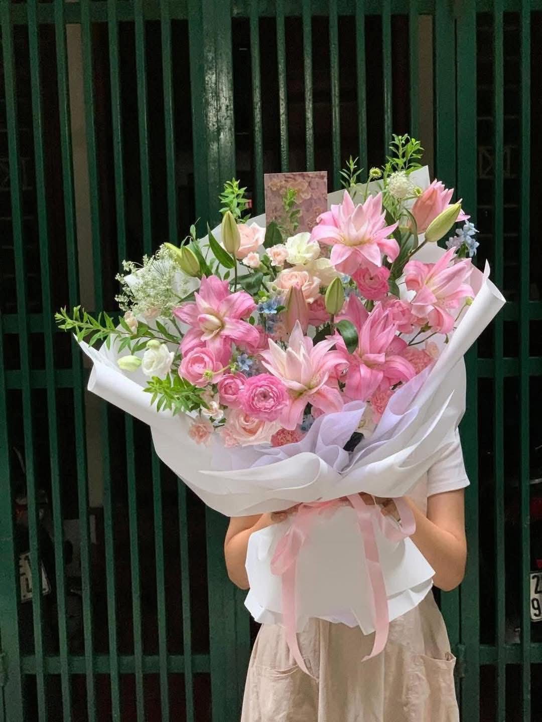 Giỏ Hoa Tươi Thanh Lịch