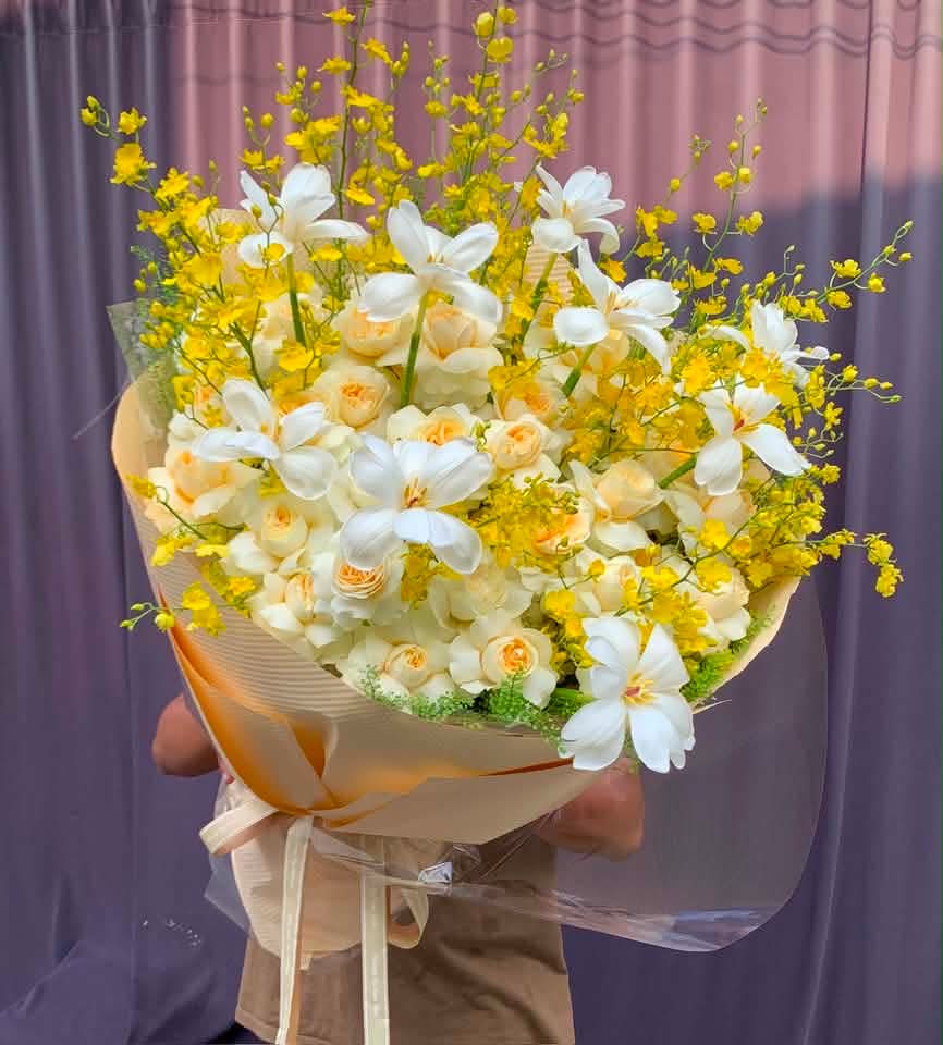 Bó Hoa Tươi Tắn Rực Rỡ