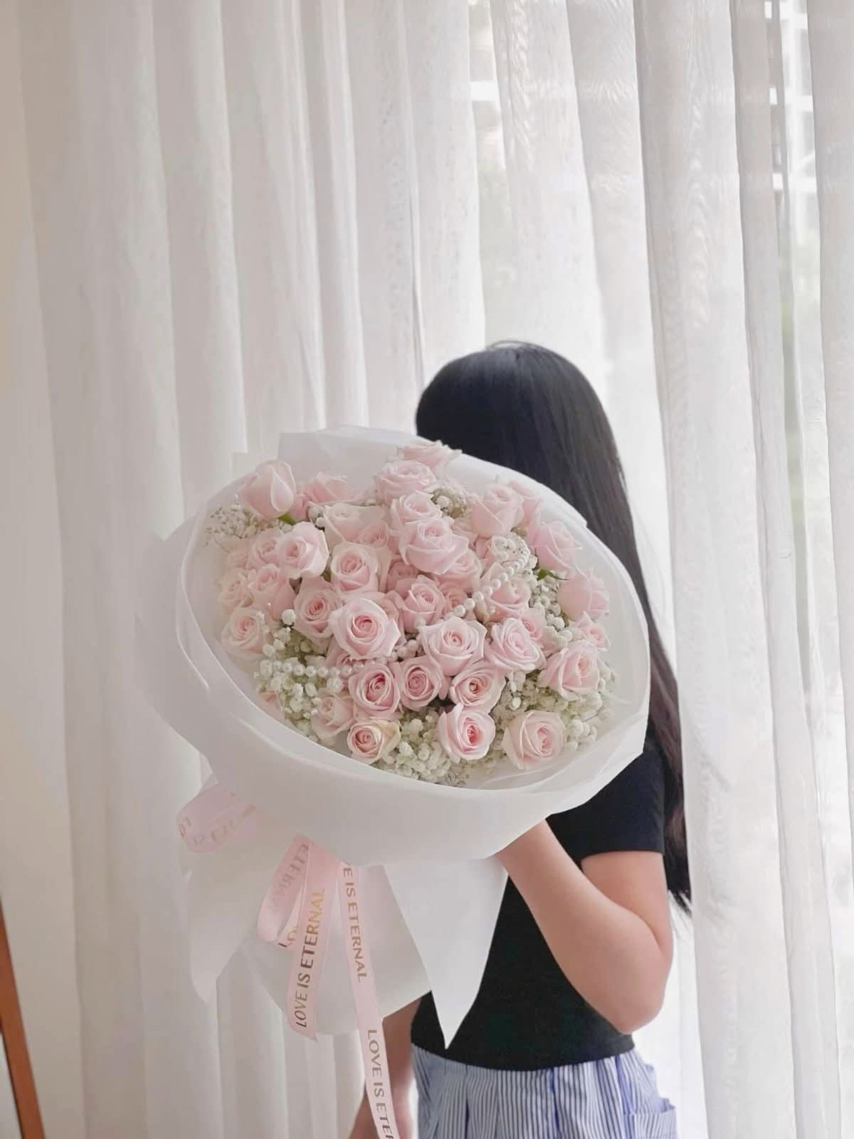 Bó Hoa Hồng Phấn Tinh Tế Kèm Baby