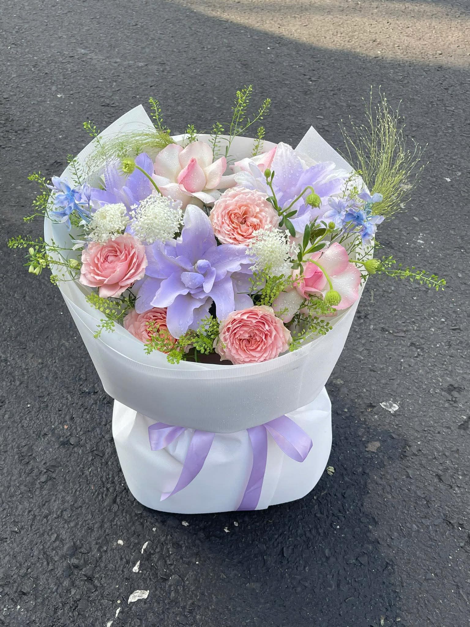 Bó Hoa Tươi Thắm Rạng Rỡ