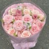 Bó hoa hồng phấn tươi thắm, ngọt ngào với nhiều cánh hoa nở rộ, điểm xuyết lá xanh, được gói ghém tinh tế, sẵn sàng giao tại