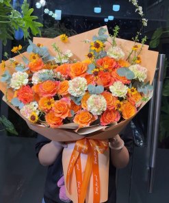 Bó hoa tươi tone cam rực rỡ gói giấy hiện đại kèm nơ chữ tại STflowers Quận 7