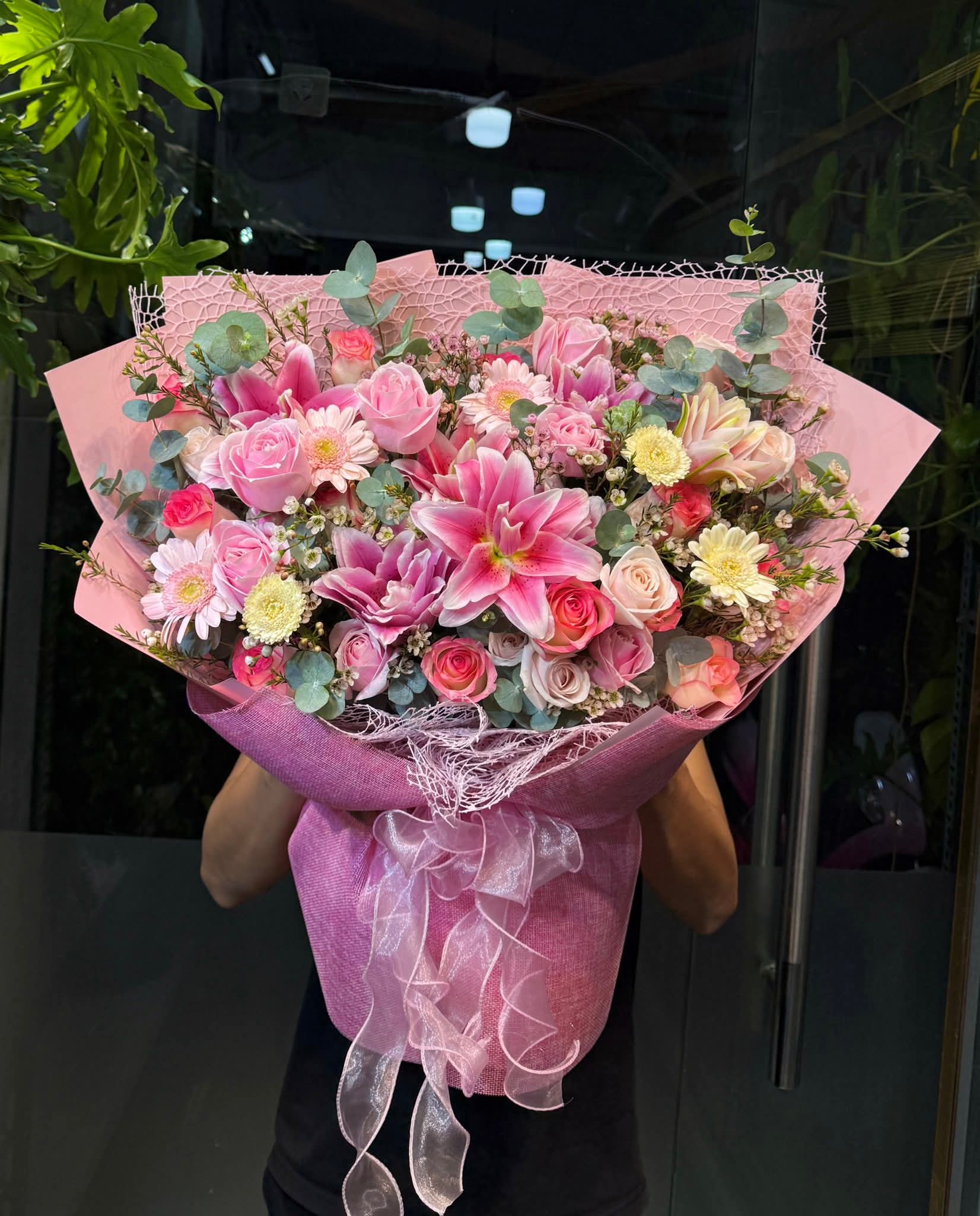 Bó Hoa Tươi Tone Hồng Ngọt Ngào & Lãng Mạn (Lily, Hồng, Gerbera)