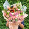 Bó hoa tốt nghiệp tone hồng pastel với gấu cử nhân đáng yêu tại STflowers Quận 7