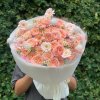 Bó hoa tươi tone hồng pastel sang trọng tại cửa hàng hoa tươi STflowers Quận 7