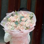 Bó hoa tươi tone hồng pastel sang trọng được thực hiện bởi STflowers tại Quận 7