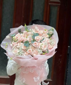 Bó hoa tươi tone hồng pastel sang trọng được thực hiện bởi STflowers tại Quận 7