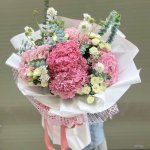 Bó hoa tươi tone hồng pastel sang trọng của shop STflowers tại Quận 7