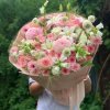 Bó hoa tươi tone hồng pastel sang trọng được STflowers thiết kế cho khách hàng tại Quận 7 TP.HCM