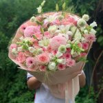Bó hoa tươi tone hồng pastel sang trọng được STflowers thiết kế cho khách hàng tại Quận 7 TP.HCM
