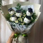 Bó hoa tốt nghiệp xinh xắn với gấu mũ cử nhân tại shop hoa tươi STflowers Quận 7