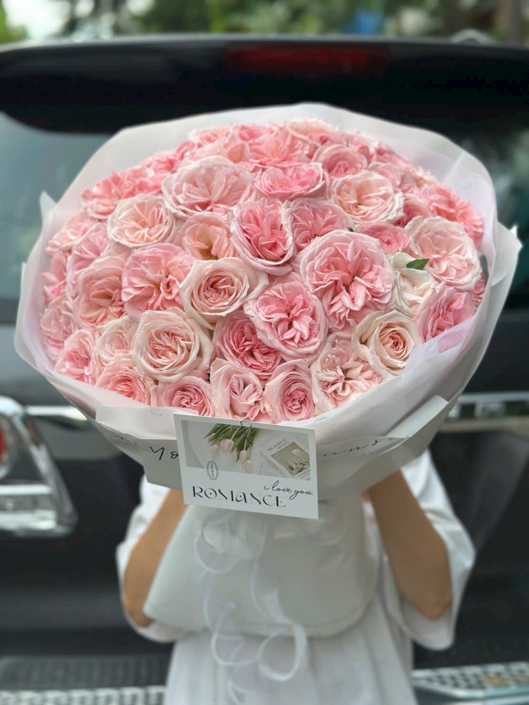 Bó hoa tươi tone hồng pastel sang trọng tại STflowers Quận 7