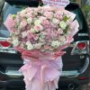 Bó hoa tươi tone hồng pastel sang trọng được thiết kế bởi STflowers tại Quận 7