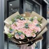 Bó hoa tươi tone hồng pastel thanh lịch được thiết kế bởi shop hoa STflowers Quận 7