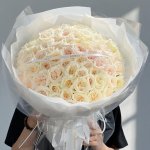 Bó hoa tươi tone trắng sang trọng được thiết kế bởi STflowers tại Quận 7