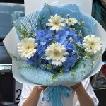 Bó hoa tươi tone xanh trắng thanh lịch thiết kế bởi STflowers tại Quận 7