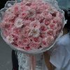 Bó hoa tươi tone hồng pastel sang trọng được thiết kế bởi shop hoa STflowers tại Quận 7