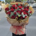 Bó hoa hồng đỏ sang trọng được thiết kế tại shop hoa STflowers Quận 7
