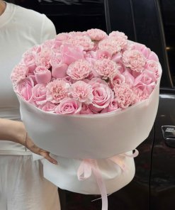Bó hoa tươi tone hồng pastel sang trọng được thực hiện bởi STflowers tại Quận 7