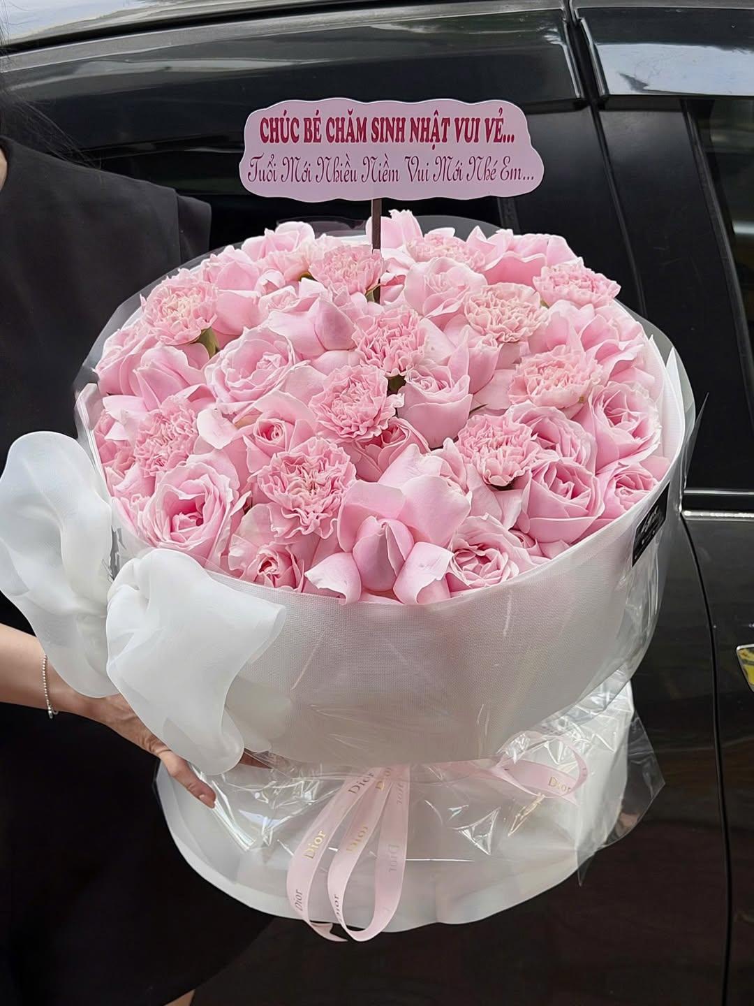 Bó hoa tươi tone hồng pastel sang trọng chúc mừng sinh nhật tại STflowers Quận 7