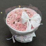 Bó hoa tươi tone hồng pastel sang trọng với nơ trắng tại cửa hàng hoa STflowers Quận 7