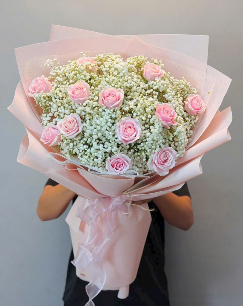 Bó hoa tươi tone hồng pastel lãng mạn, nhẹ nhàng được STflowers thiết kế tại Quận 7