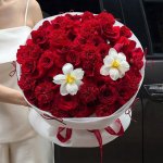Bó hoa tươi tone đỏ sang trọng được thực hiện bởi STflowers tại Quận 7