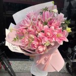 Bó hoa tươi tone hồng thanh lịch được thiết kế bởi STflowers tại Quận 7