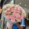 Bó hoa tươi tone hồng pastel được bó gói sang trọng tại cửa hàng hoa STflowers Quận 7
