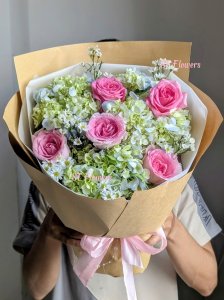 Bó hoa tươi tone hồng pastel sang trọng tại STflowers Quận 7
